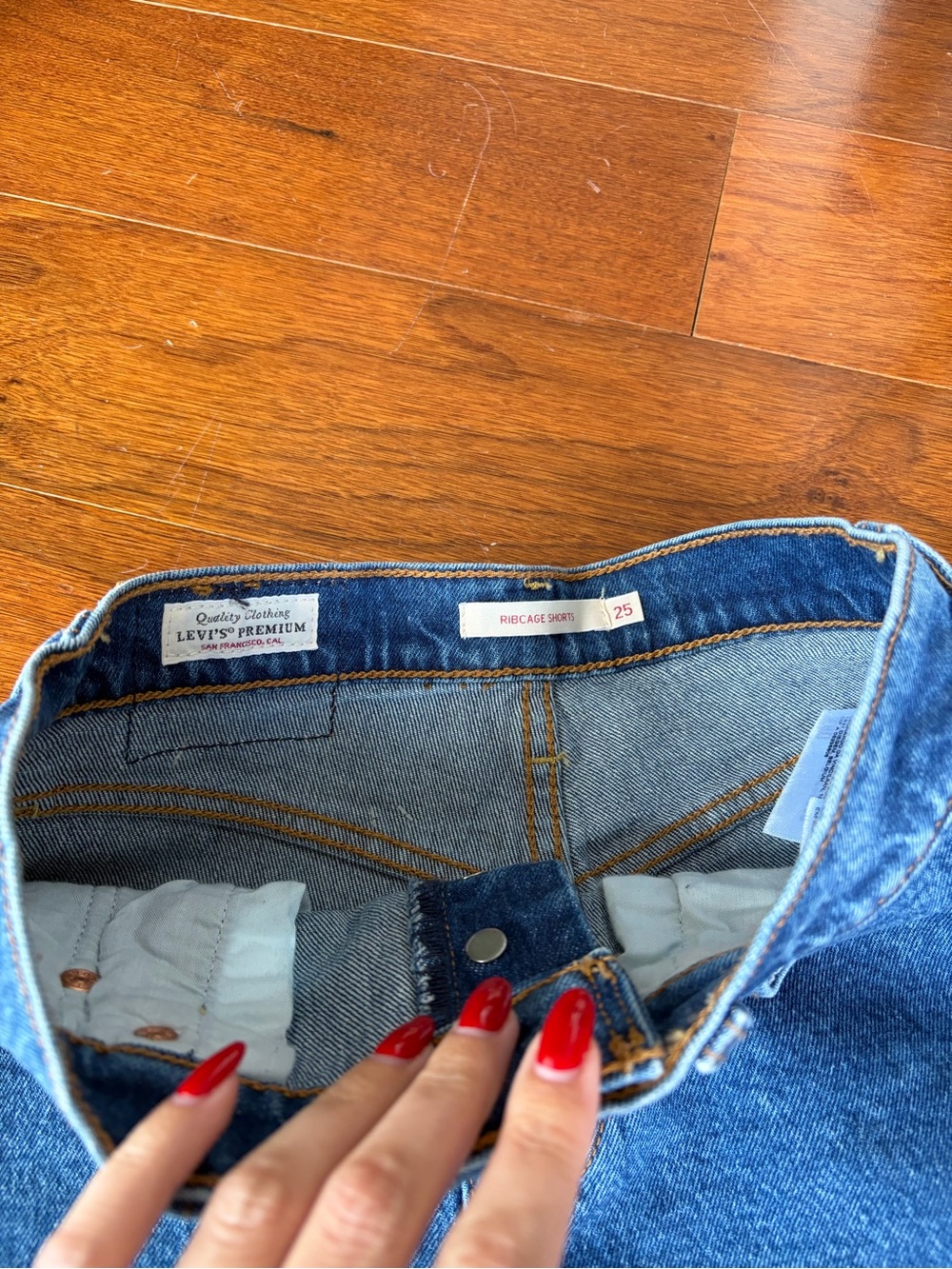 Levi’s Ribcage High-Waist Dark Blue Denim Shorts - Size 25 - Picture 4 of 4